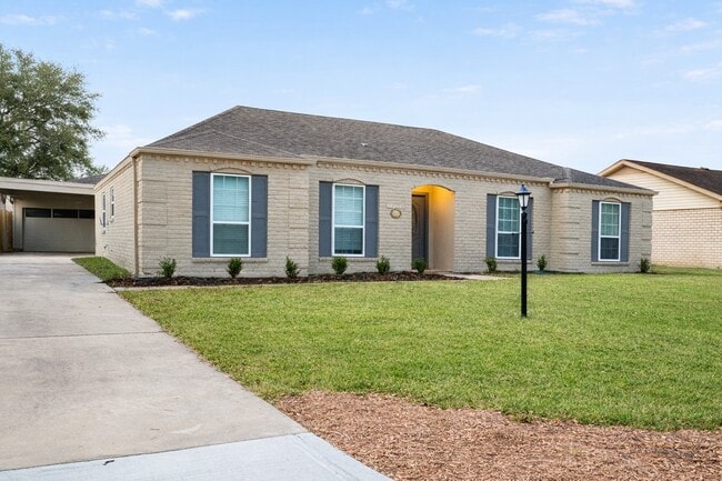 13914 Oakwood Ln in Sugar Land, TX - Foto de edificio - Building Photo