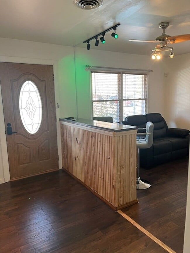 14714 Edgewater Dr in Woodbridge, VA - Foto de edificio - Building Photo