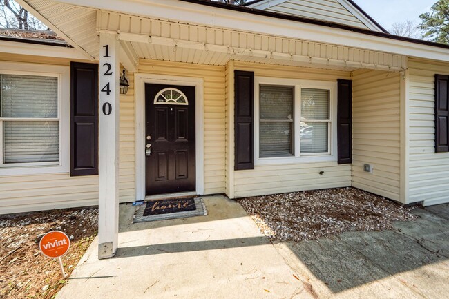 1240 Maryland Dr in Ladson, SC - Building Photo - Building Photo