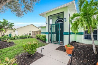 45 Wickliffe Dr in Naples, FL - Building Photo - Building Photo
