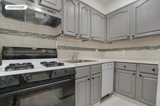 35-20 Leverich St in Queens, NY - Building Photo - Building Photo