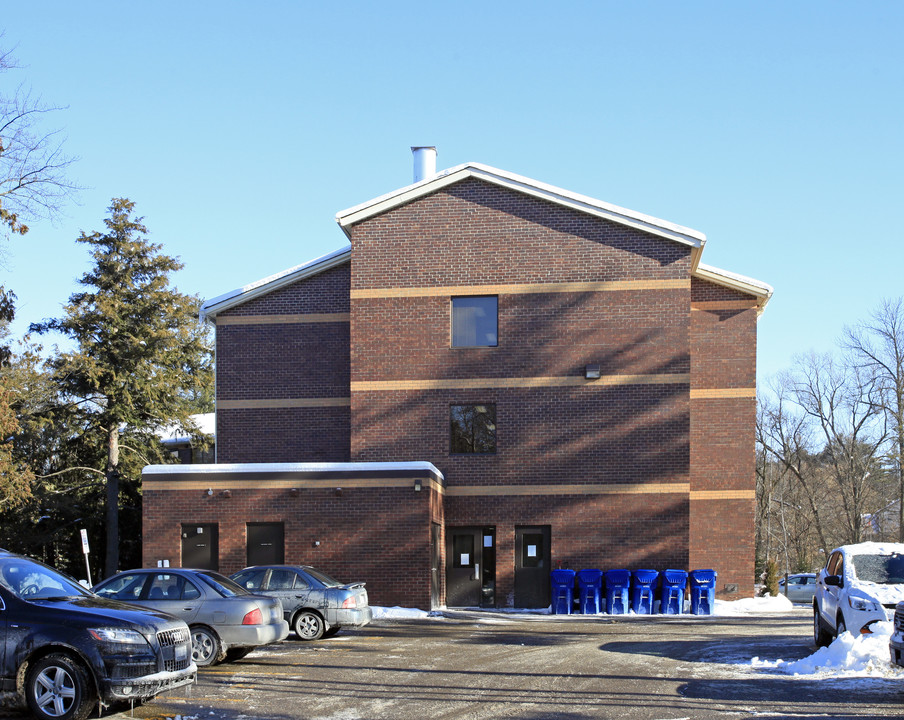 The Ridge in East Gwillimbury, ON - Building Photo