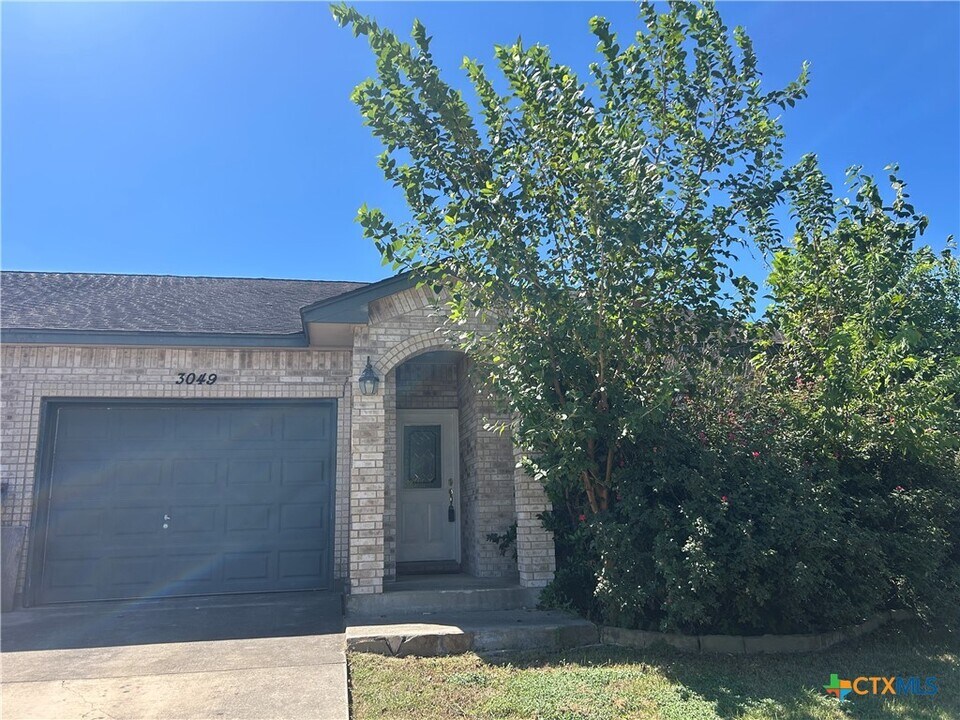 3049 Pine Valley Dr in New Braunfels, TX - Building Photo