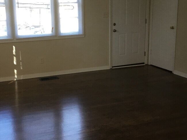 829 Sandy Creek Dr NW in Atlanta, GA - Building Photo - Building Photo