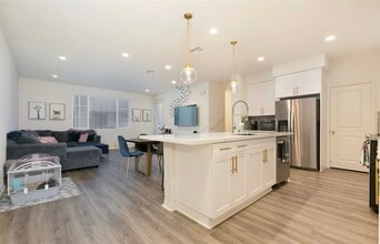 931 E Drapery Ln in Anaheim, CA - Building Photo - Building Photo