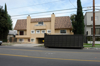 Hazeltine in Van Nuys, CA - Building Photo - Building Photo