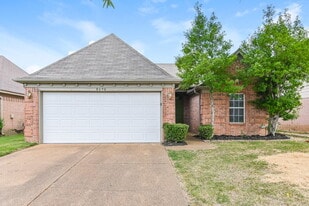 8090 Bensford Ln in Memphis, TN - Building Photo