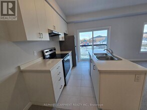 205 Thames Wy in Hamilton, ON - Building Photo - Building Photo