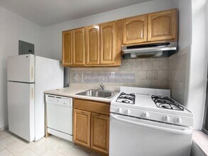 55 Ellwood St-Unit -3C in New York, NY - Building Photo - Building Photo