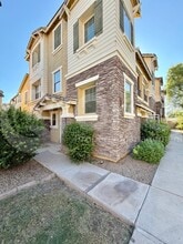760 N Laguna Dr in Gilbert, AZ - Building Photo - Building Photo