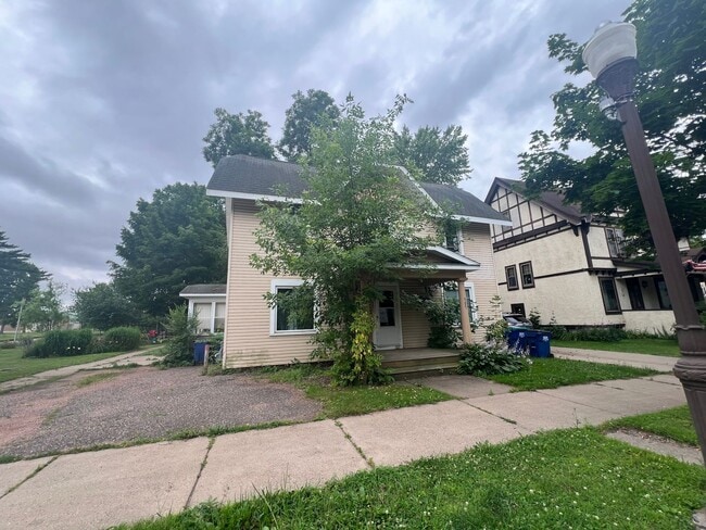 property at 707 Franklin St