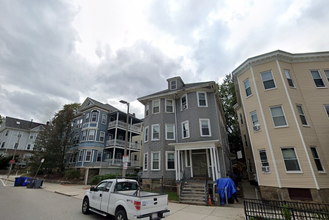 121 Calumet St, Unit 1 in Boston, MA - Foto de edificio