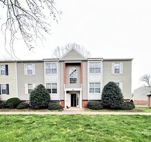 1272 Villa Ln in Charlottesville, VA - Building Photo