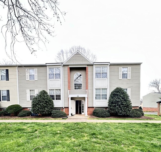 property at 1272 Villa Ln