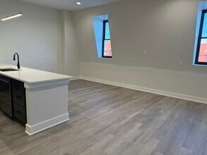 106 E Erie St in Albion, MI - Foto de edificio - Building Photo