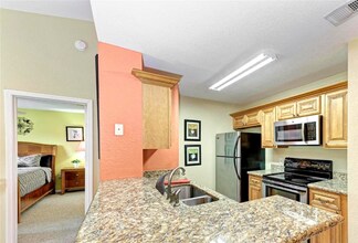 8926 Manor Loop, Unit 207 in Lakewood Ranch, FL - Foto de edificio - Building Photo