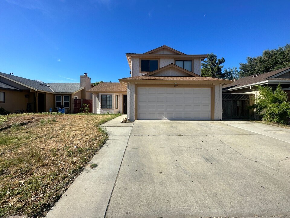 560 Clover Dr in Turlock, CA - Building Photo