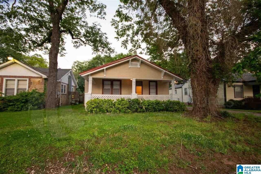 2033 28th Ave N in Hueytown, AL - Building Photo