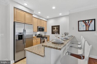 1115 Cameron St, Unit 211 in Alexandria, VA - Building Photo - Building Photo