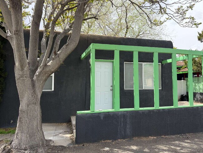 301 Sierra Dr SE in Albuquerque, NM - Building Photo - Building Photo