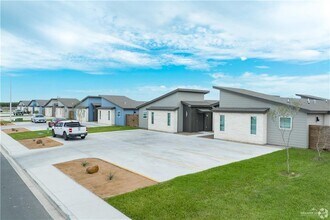 24 Jenna Ln in Weslaco, TX - Building Photo - Building Photo