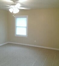 1032 Oakstone Dr in Fayetteville, NC - Building Photo - Building Photo