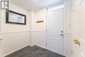 257 Mart Cir in Ottawa, ON - Building Photo - Building Photo