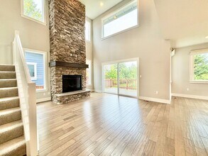 8157 SE 24th St in Mercer Island, WA - Building Photo - Building Photo