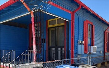825 Olga St in New Orleans, LA - Foto de edificio - Building Photo