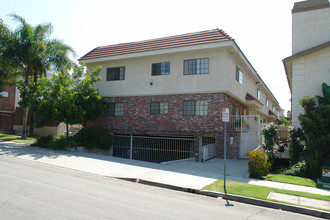 544 E Tujunga Ave in Burbank, CA - Building Photo - Building Photo