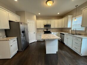 2384 Oakview Ct in Hebron, KY - Building Photo - Building Photo