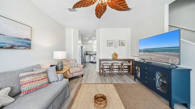 5726 Beach Dr in Panama City Beach, FL - Foto de edificio - Building Photo