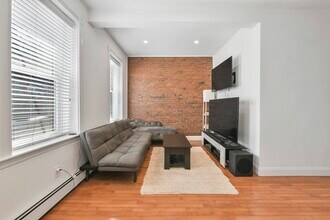 168 F St in Boston, MA - Building Photo - Building Photo