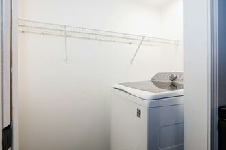 250 Parktrail Rd in Normal, IL - Building Photo - Building Photo