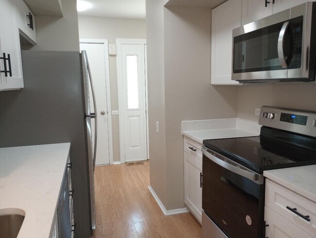 110 Queens Cove in Barrington, IL - Building Photo - Building Photo