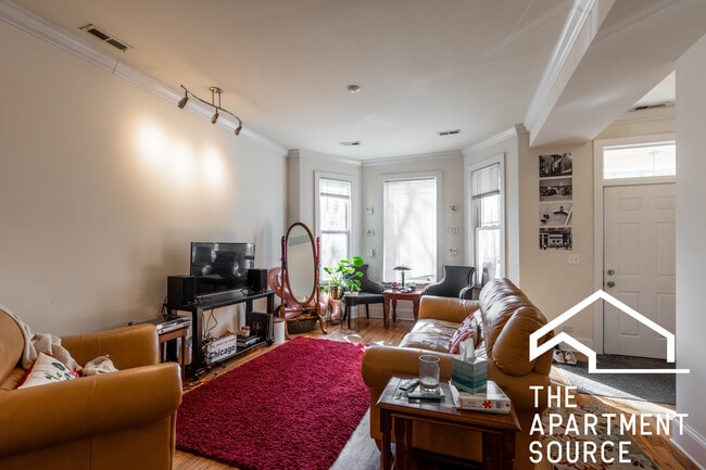 property at 1314 W Roscoe St