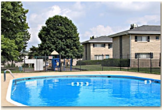 College Mall Apartments in Bloomington, IN - Foto de edificio - Building Photo