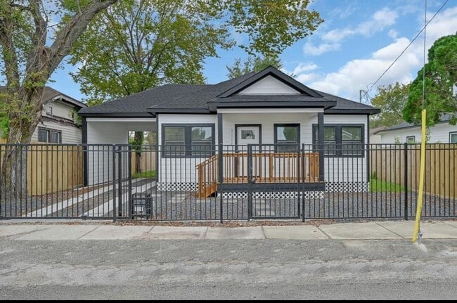 property at 1114 Panama St