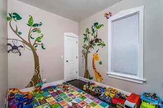 2310 N Kenneth Ave in Chicago, IL - Building Photo - Building Photo