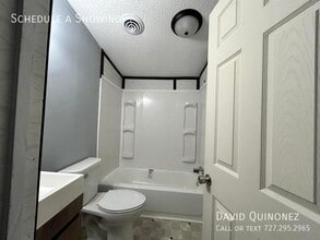 4614 E Old Trail Rd in Columbia City, IN - Building Photo - Building Photo