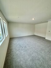 8950 Osterville Wy in Elk Grove, CA - Building Photo - Building Photo