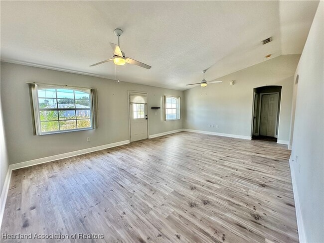 2924 Thunderbird Rd in Sebring, FL - Foto de edificio - Building Photo
