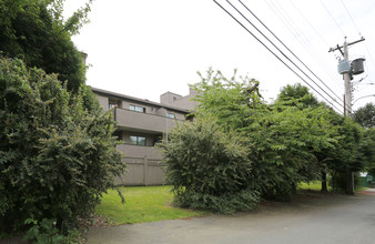 The McLean Apartments in Vancouver, BC - Building Photo - Building Photo