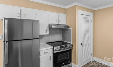 2969 Orchid Ln, Unit A in Valdese, NC - Foto de edificio - Building Photo