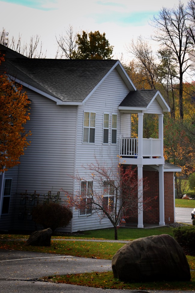 The Woodlands Apartments in Latham, NY - Building Photo - Building Photo