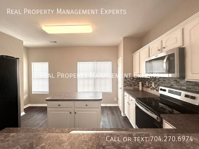 10076 Treeside Ln in Matthews, NC - Building Photo - Building Photo