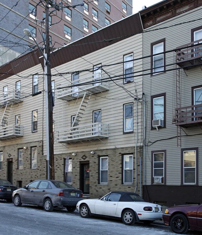821 22nd St in Union City, NJ - Building Photo - Building Photo