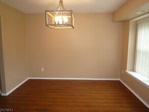 303 Classon Ct in Franklin Township, NJ - Building Photo - Building Photo
