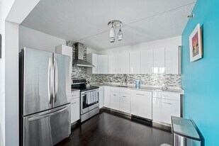 100 Cove Way, Unit 912 in Quincy, MA - Building Photo