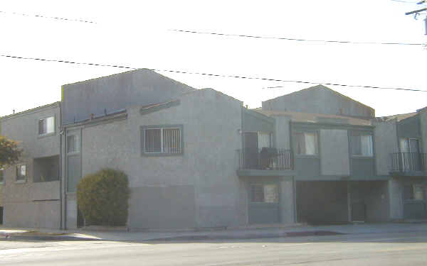 15927 Prairie Ave in Lawndale, CA - Building Photo